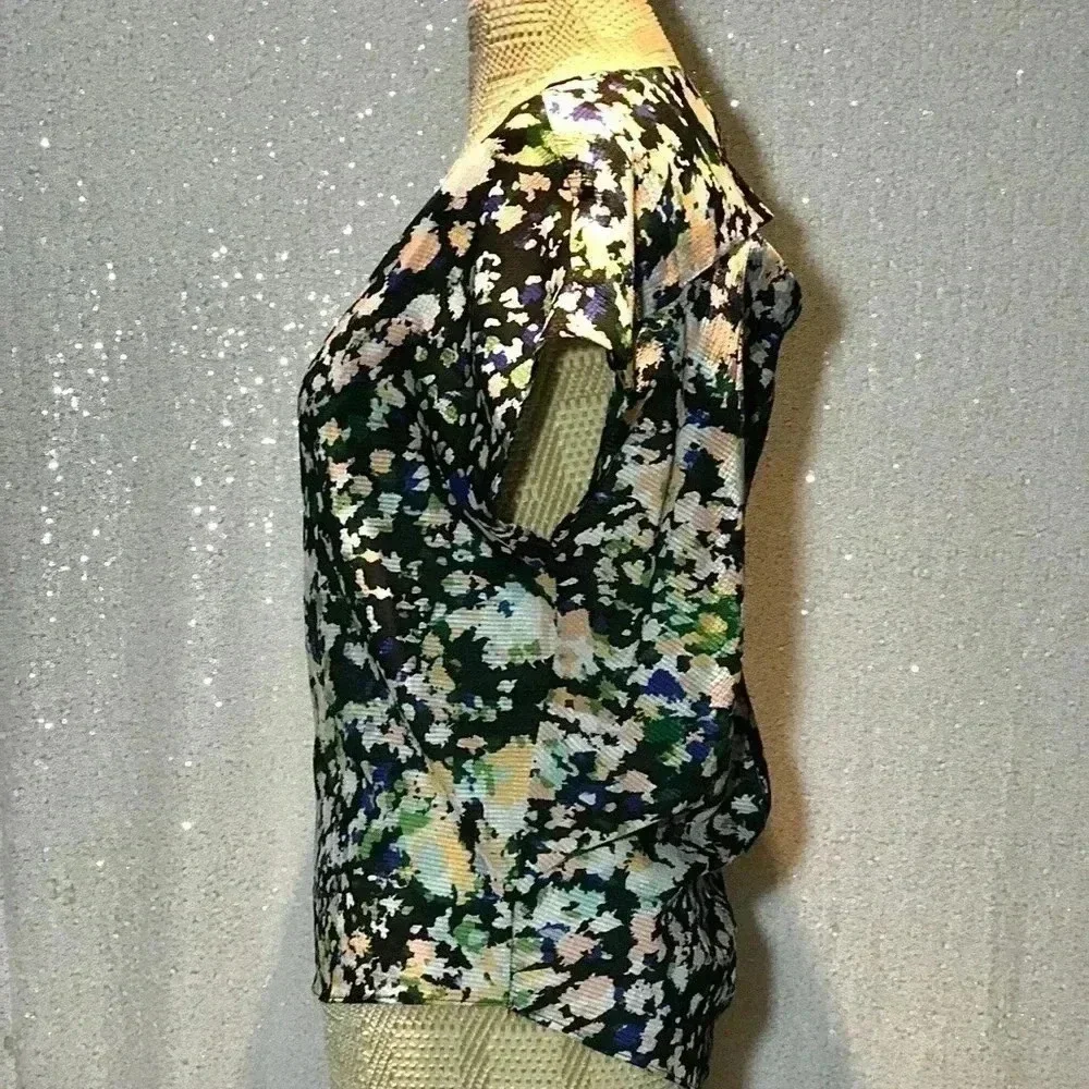 BCBGeneration Abstract Top Size XS - Picture 3 of 6